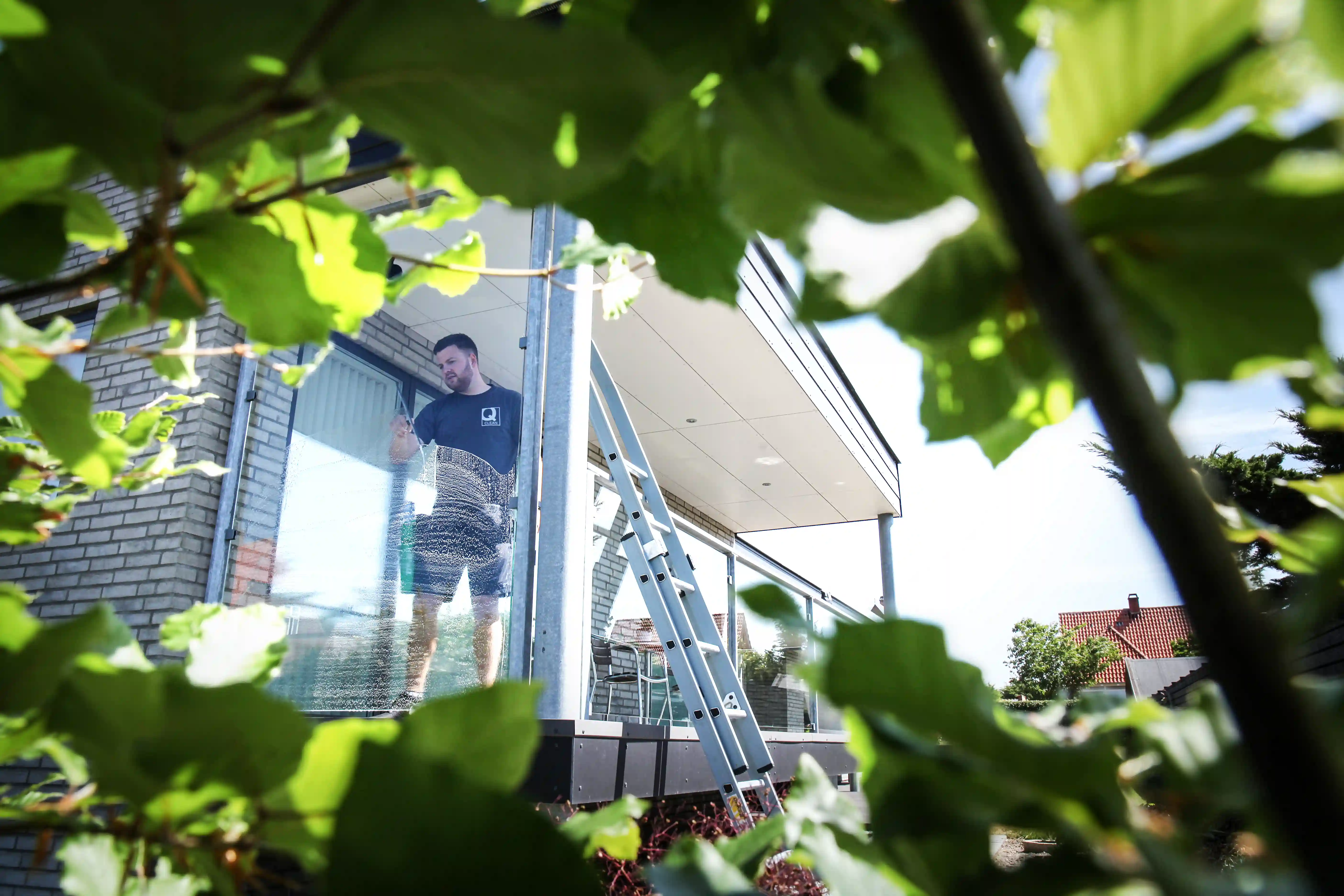 Q-Clean udfører vinduespudsning på bolig på Vestsjælland